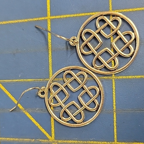 Felt's Fun Finds Jewelry - Linked Hearts Silver Tone Earrings